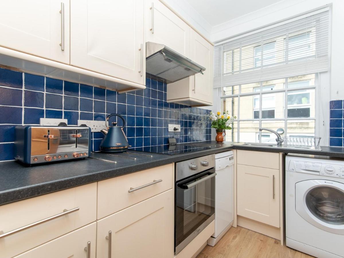 Pass The Keys Stylish 2 Bed With Parking * Bath
