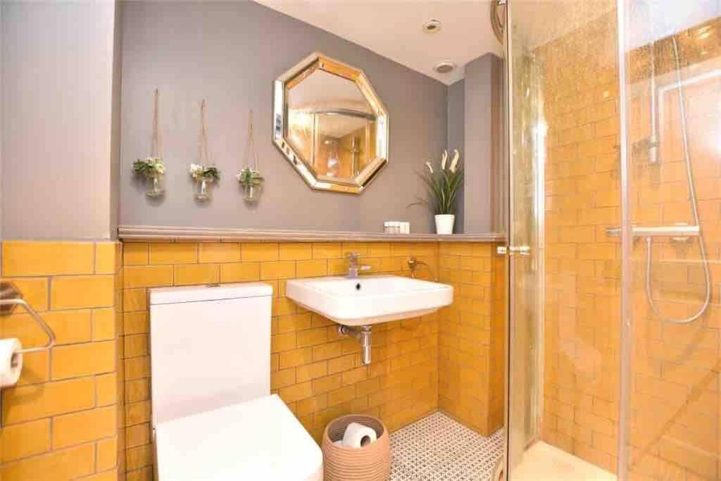 Top Floor 2 Bed Georgian Apartment In Central Bath Apartment