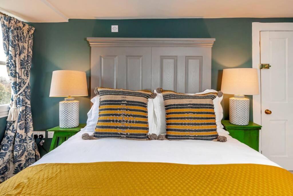 Apartment Top Floor 2 Bed Georgian Apartment In Central Bath