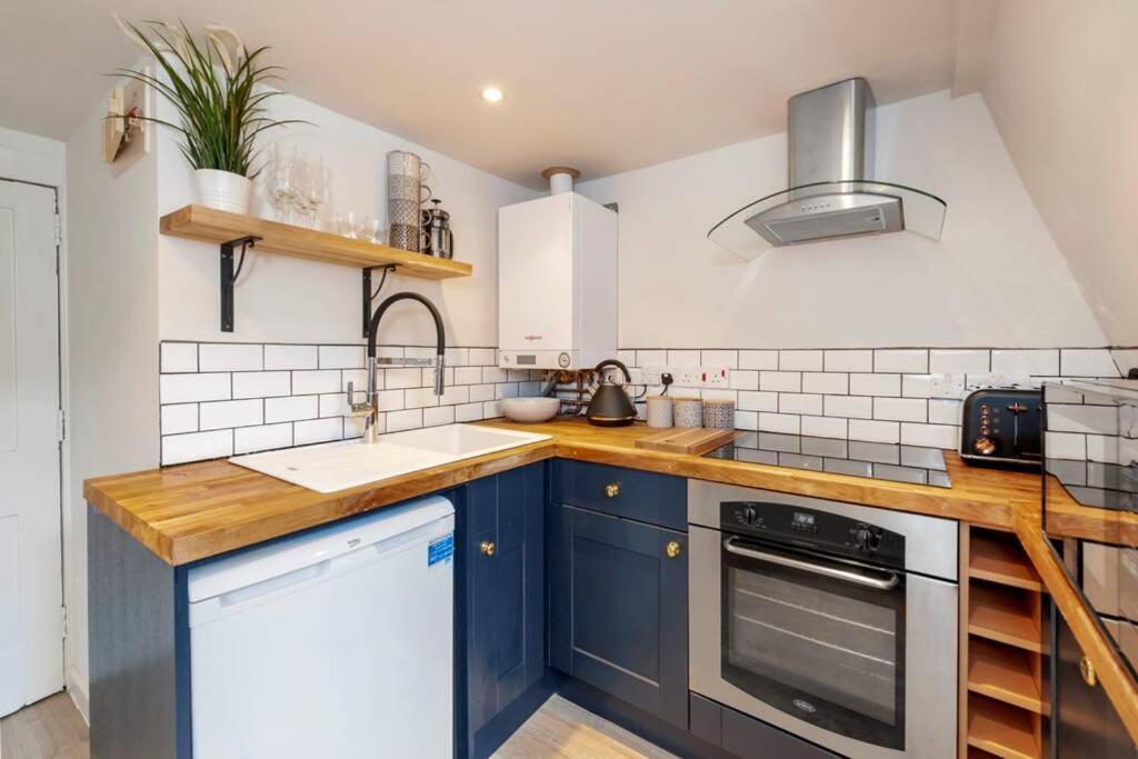 Top Floor 2 Bed Georgian Apartment In Central Bath * Bath