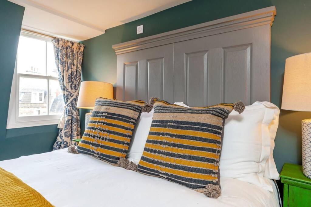 Apartment Top Floor 2 Bed Georgian Apartment In Central Bath *