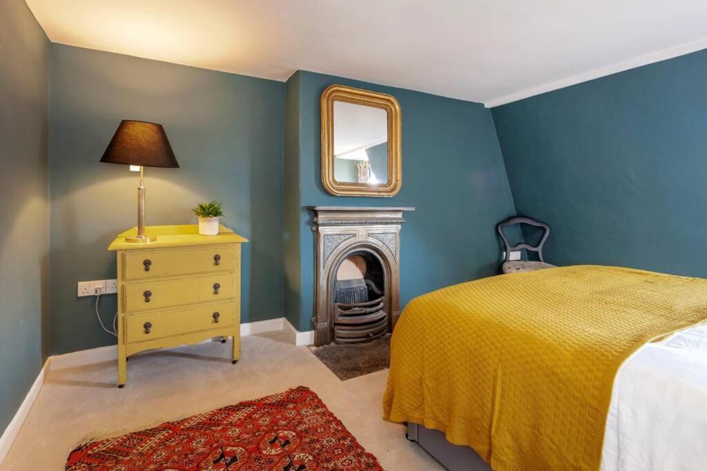 Apartment Top Floor 2 Bed Georgian Apartment In Central Bath *