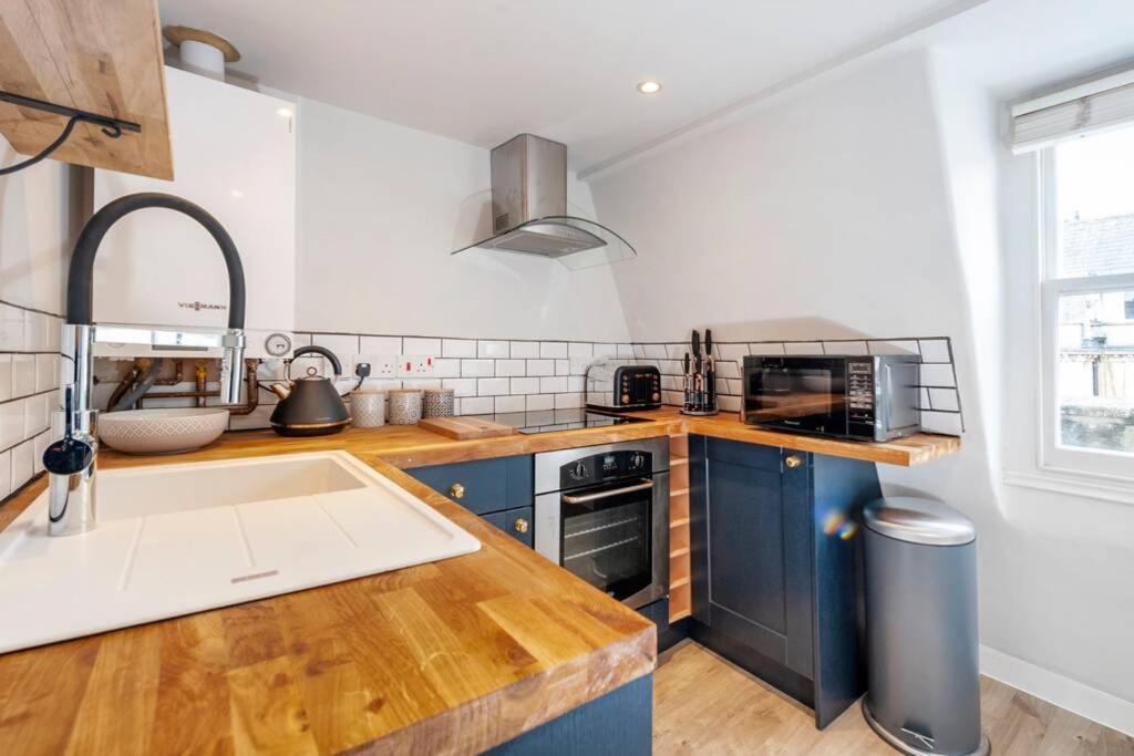 Top Floor 2 Bed Georgian Apartment In Central Bath Apartment