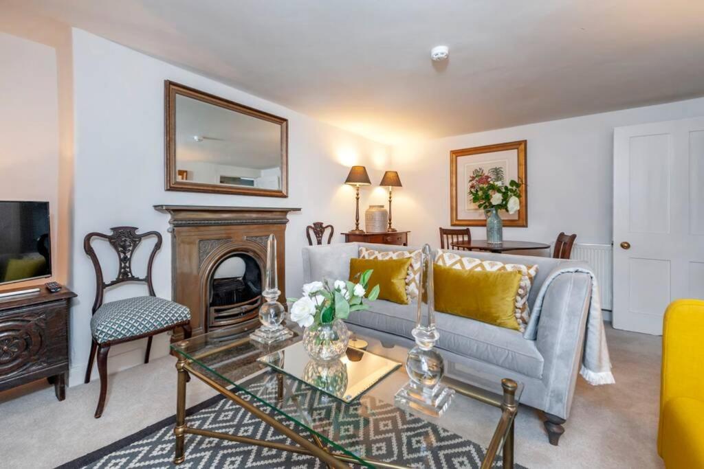 Top Floor 2 Bed Georgian Apartment In Central Bath Apartment