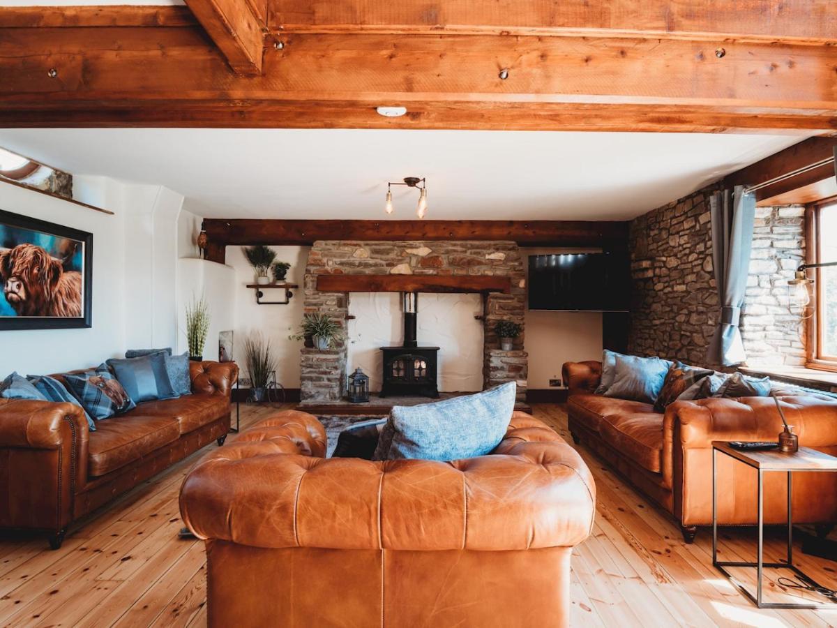 Pass The Keys Stunning Large 4 Bed With Hot Tub Bath