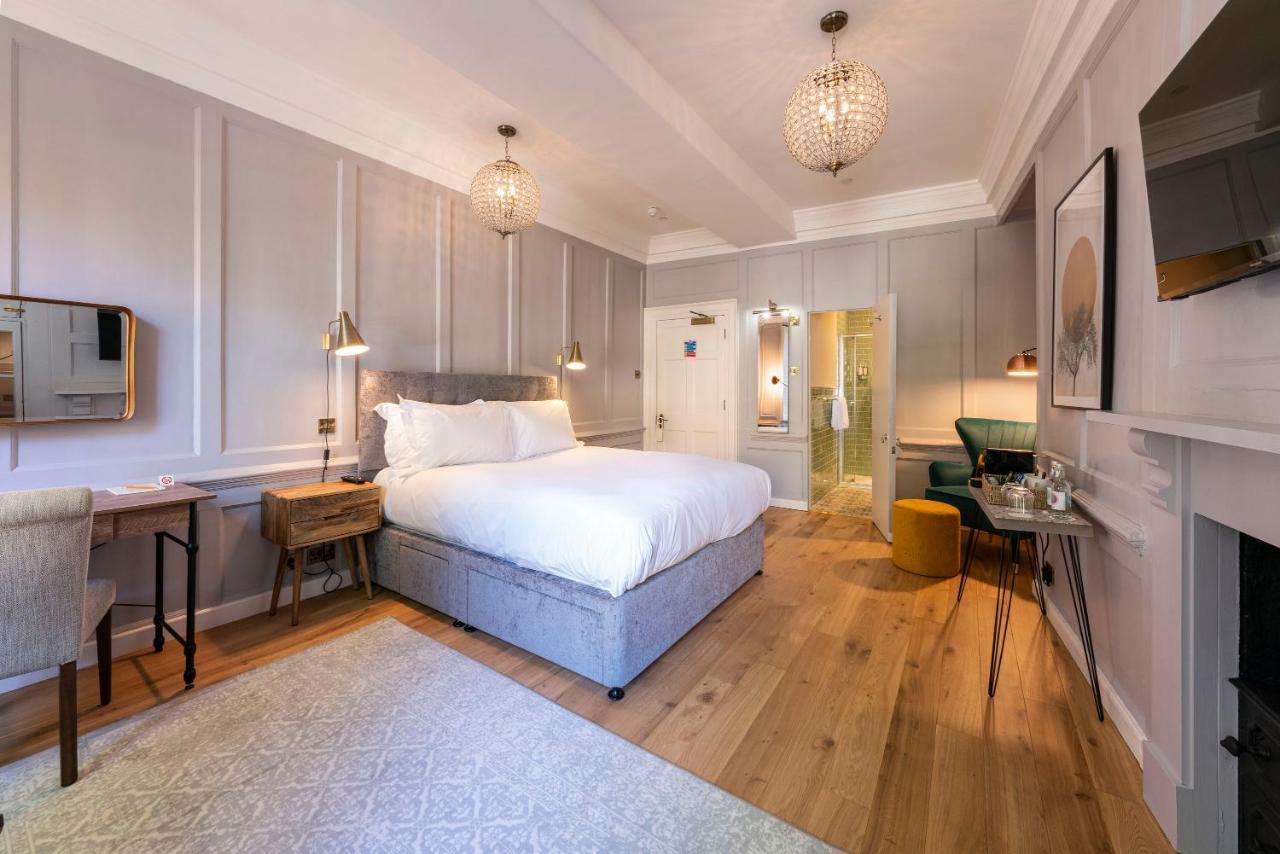 Eight 3* Bath