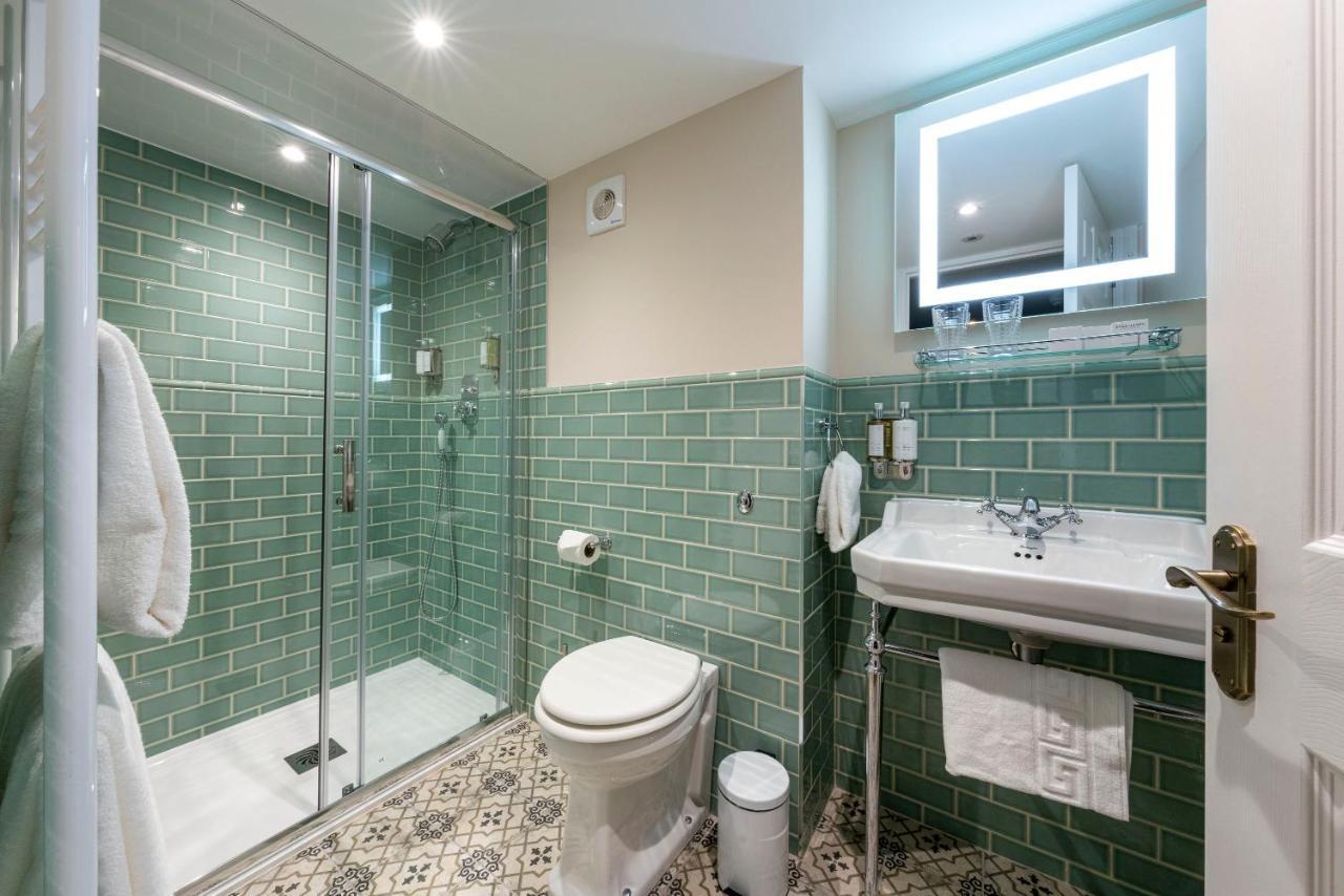 Eight 3* Bath