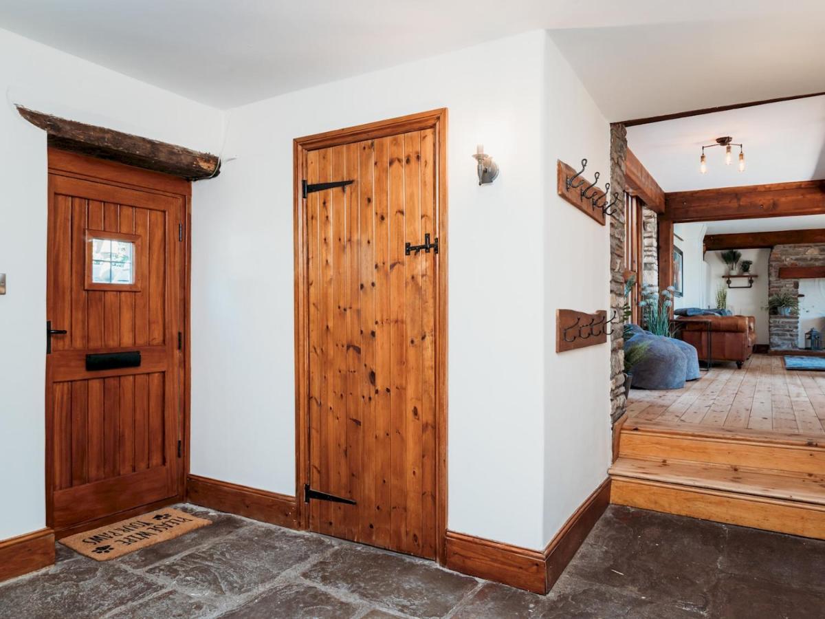 Pass The Keys Stunning Large 4 Bed With Hot Tub Holiday home Bath