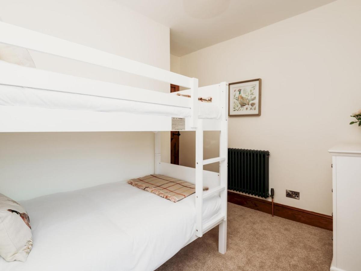 Pass The Keys Stunning Large 4 Bed With Hot Tub *