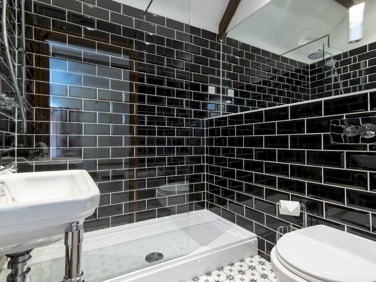 Pass The Keys Stunning Large 4 Bed With Hot Tub