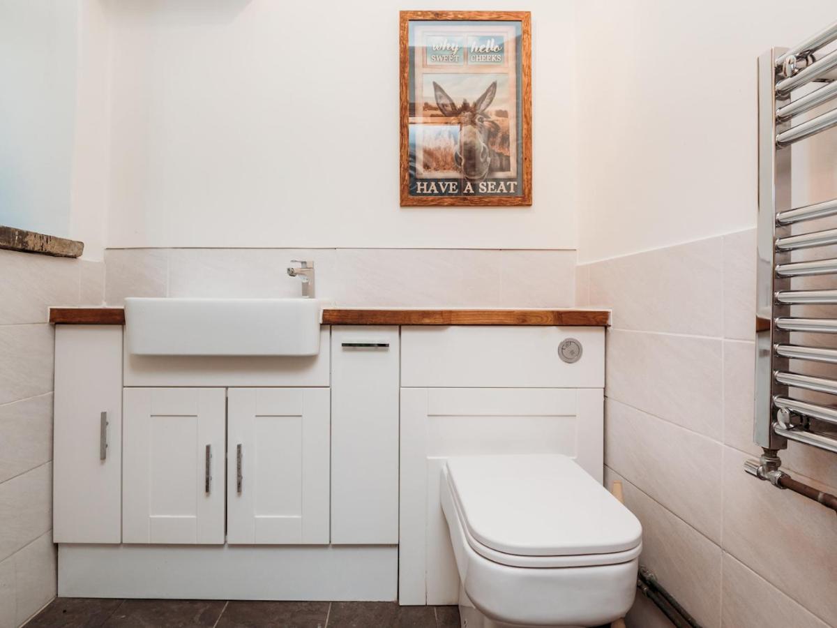 Holiday home Pass The Keys Stunning Large 4 Bed With Hot Tub *