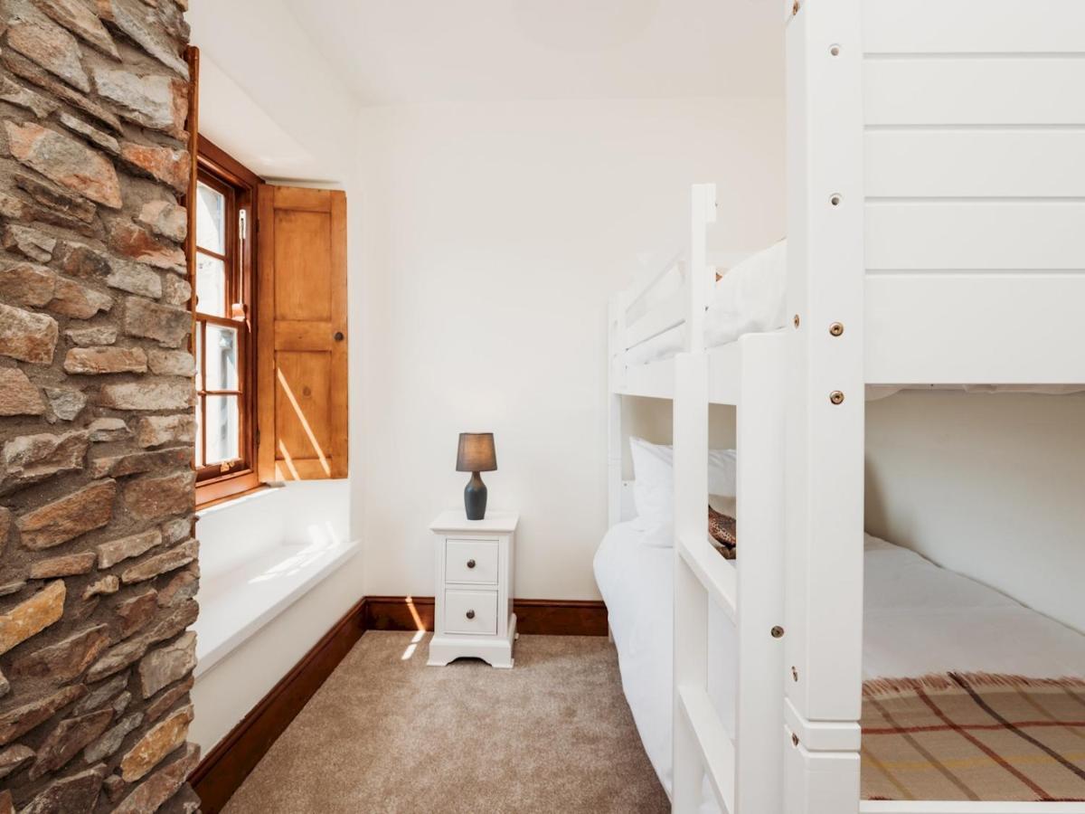 Pass The Keys Stunning Large 4 Bed With Hot Tub *