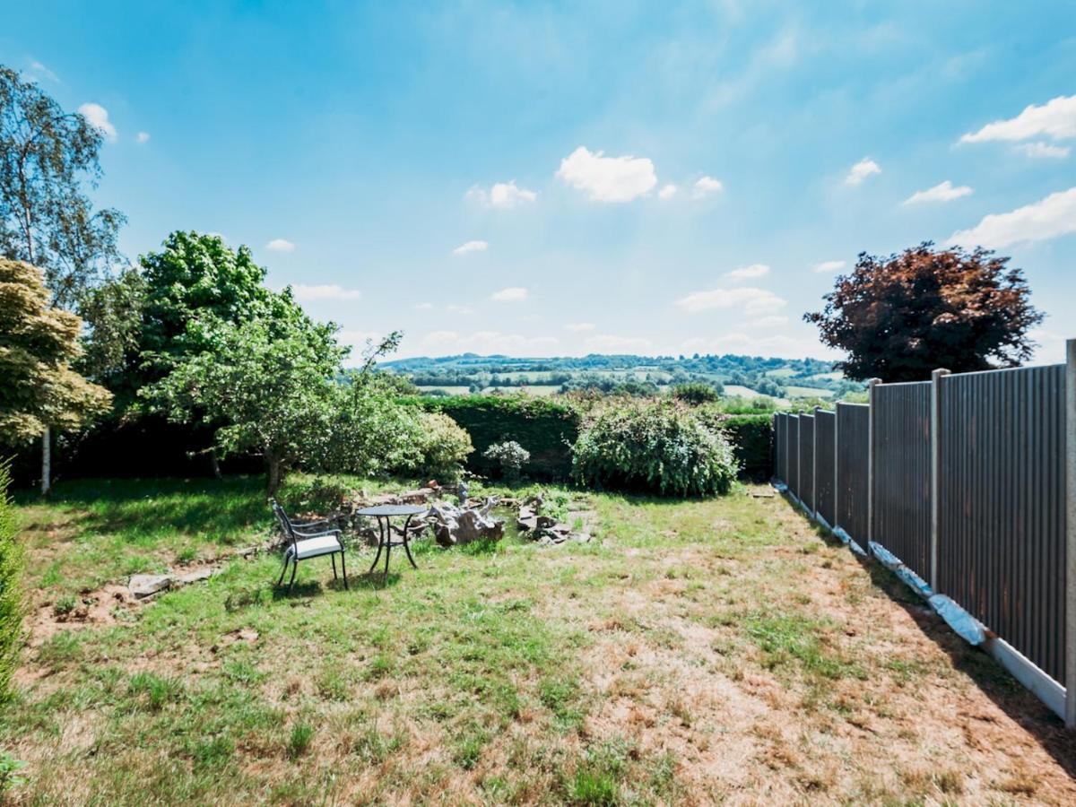 Holiday home Pass The Keys Stunning Large 4 Bed With Hot Tub *