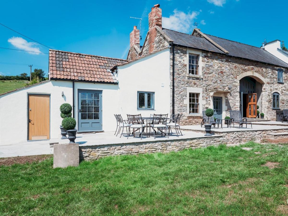 Pass The Keys Stunning Large 4 Bed With Hot Tub Holiday home Bath
