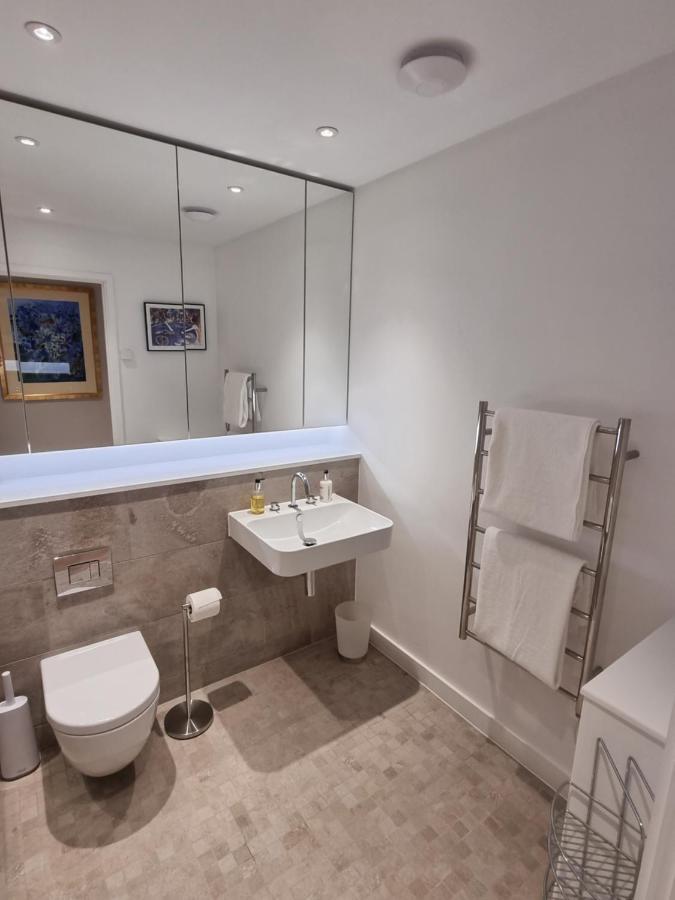 Apartment The Danbury, Lower Borough Walls