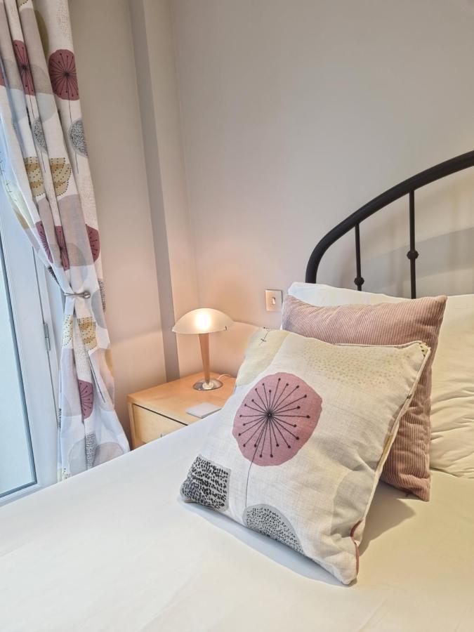 The Danbury, Lower Borough Walls Apartment Bath