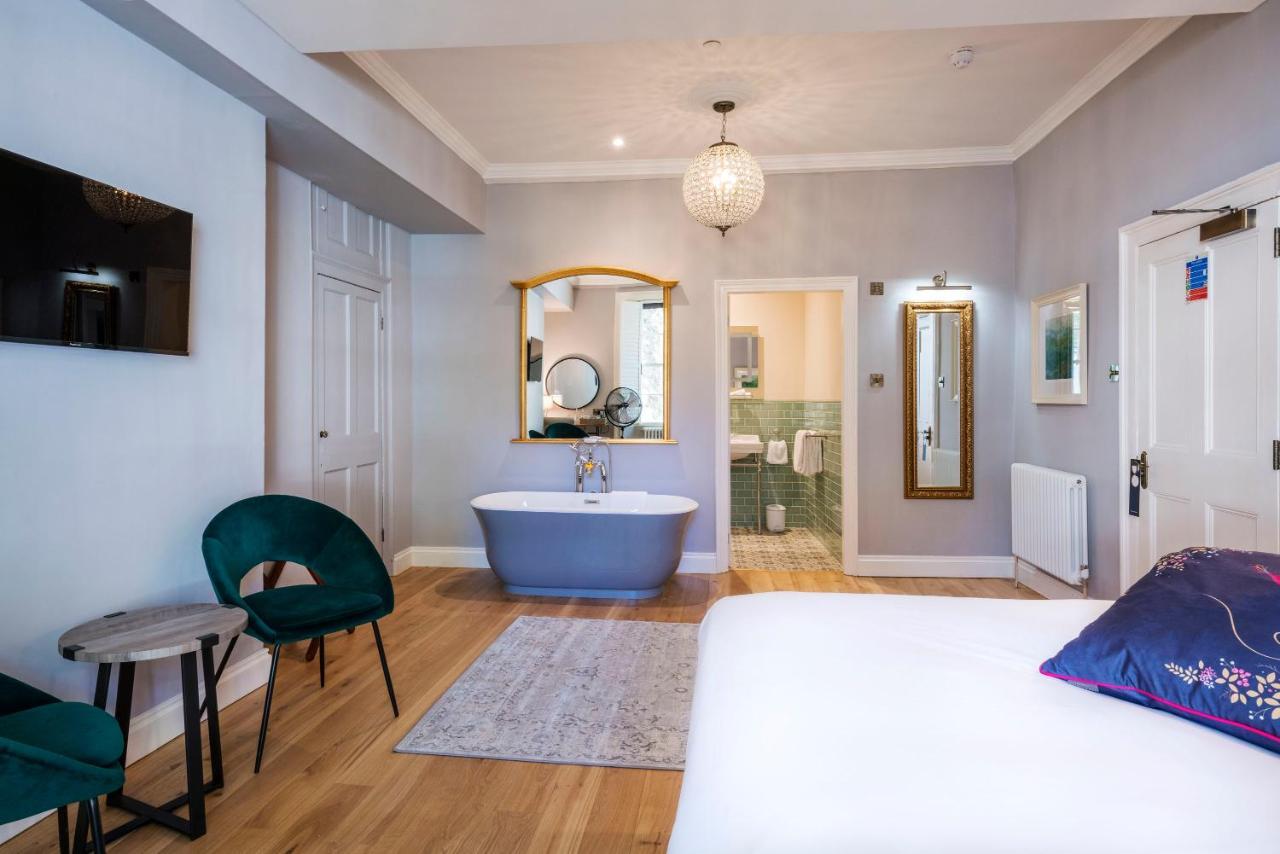 Eight Bath