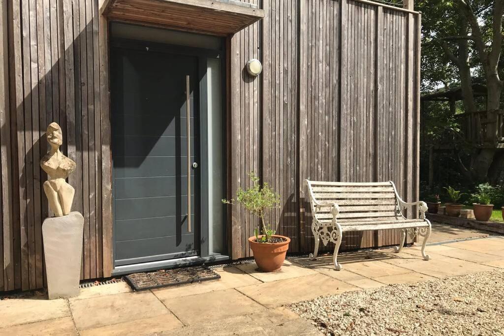 Garden Hideaway, Self-contained, Edge Of Apartment *
