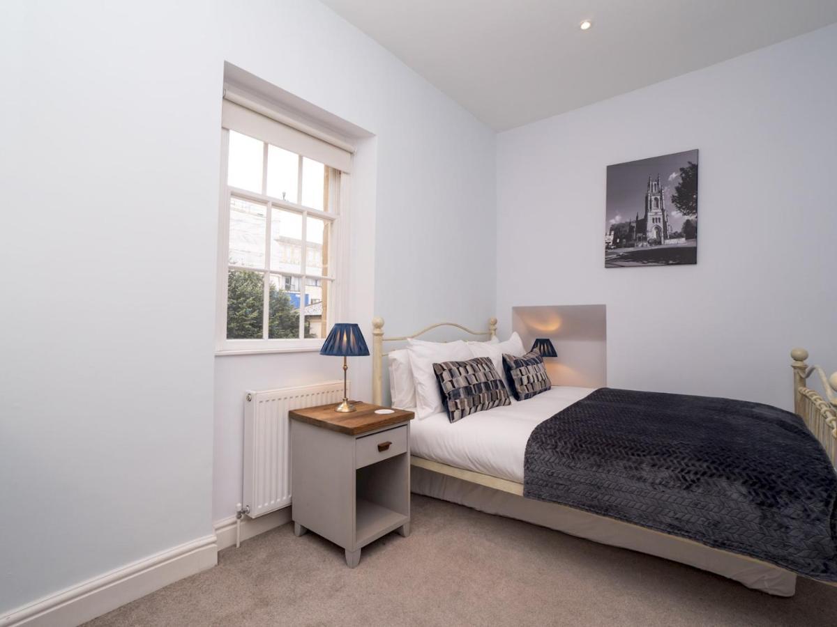 Pass The Keys Centrally Located 3 Bed Townhouse With Garden Holiday home Bath
