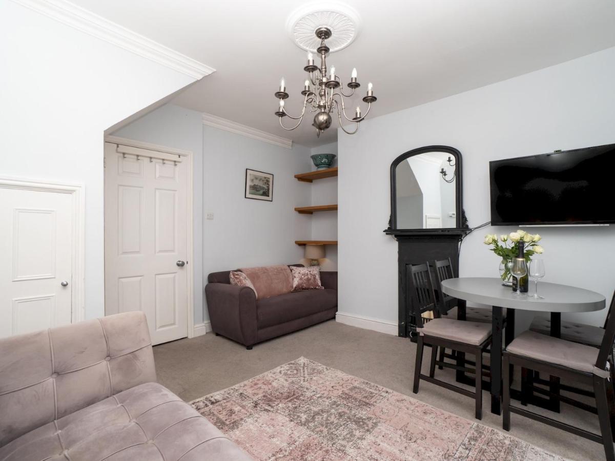 Pass The Keys Centrally Located 3 Bed Townhouse With Garden Bath