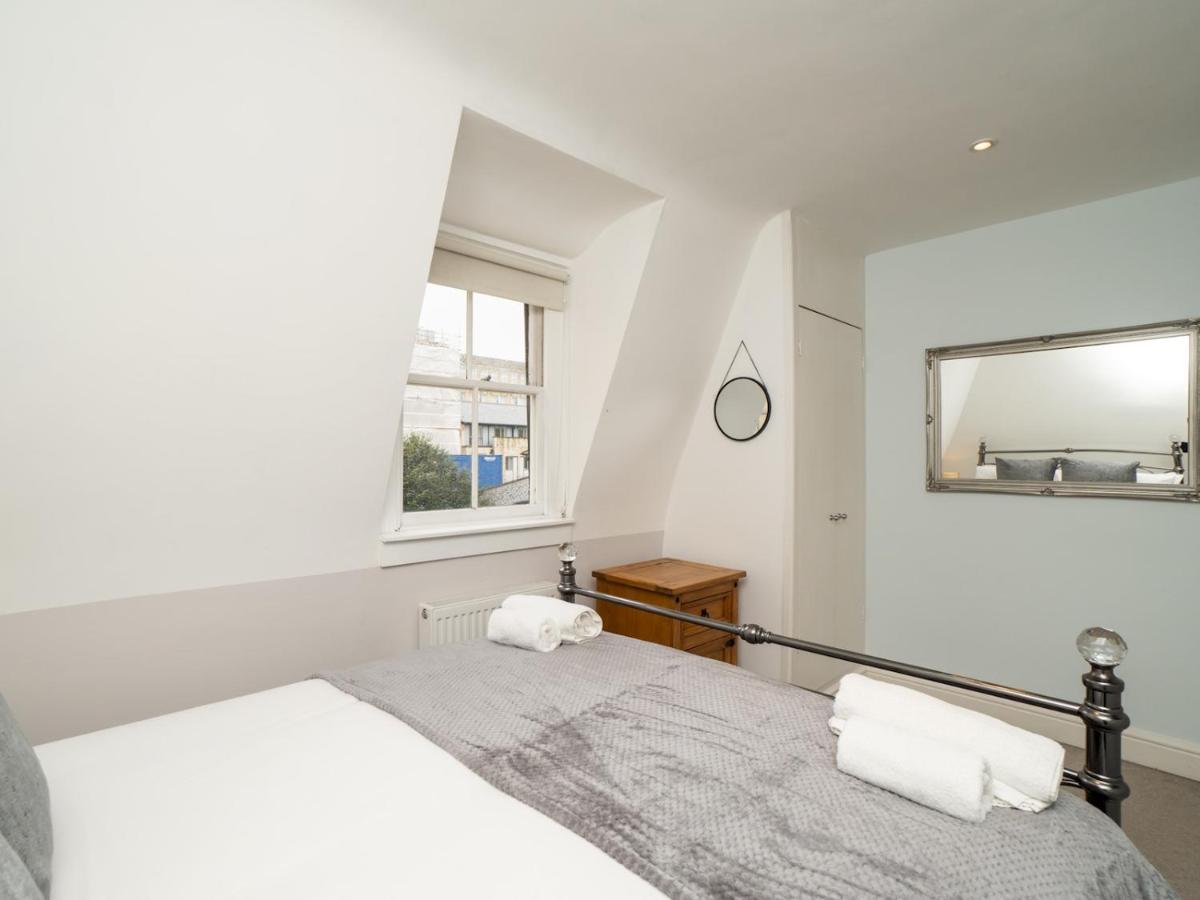 Pass The Keys Centrally Located 3 Bed Townhouse With Garden Holiday home