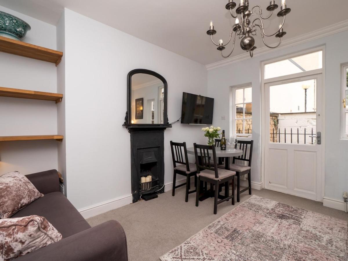 Pass The Keys Centrally Located 3 Bed Townhouse With Garden Bath