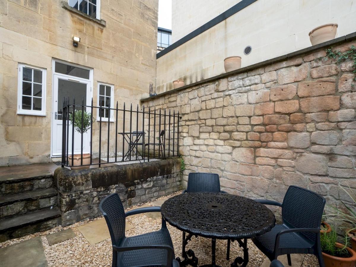 Pass The Keys Centrally Located 3 Bed Townhouse With Garden Holiday home Bath