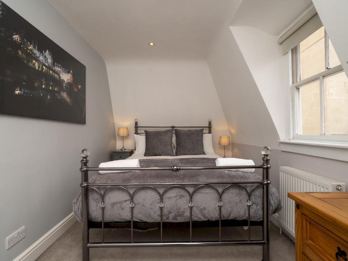 Pass The Keys Centrally Located 3 Bed Townhouse With Garden * Bath