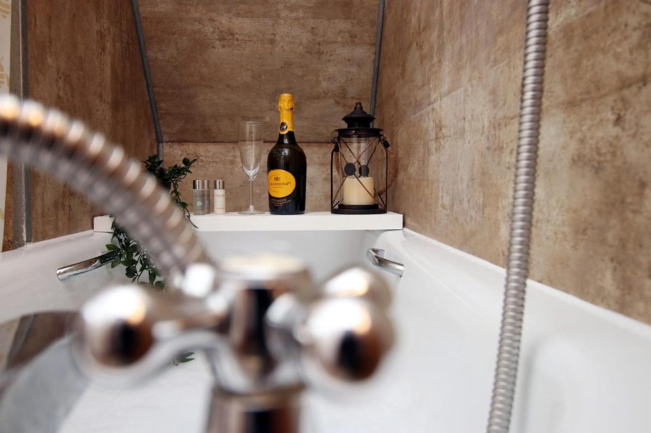 Apartment Julian's Place By Staybc Bath