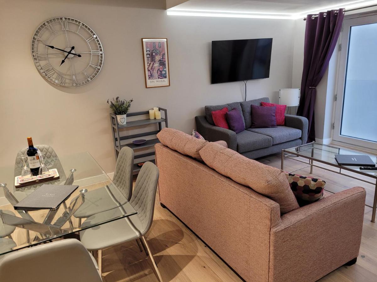 Apartment The Danbury, Lower Borough Walls