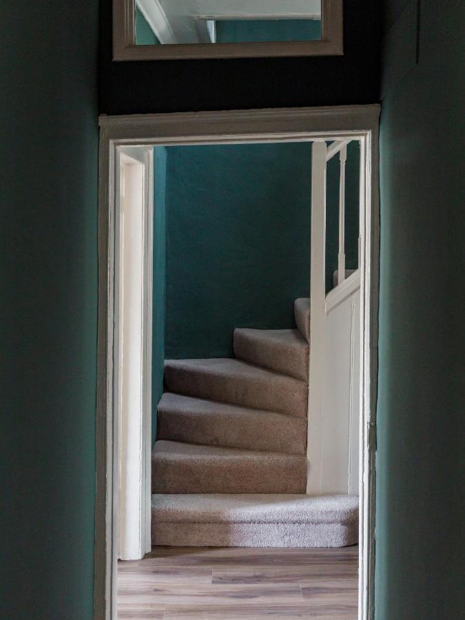 Impeccable 4-bed In Apartment *