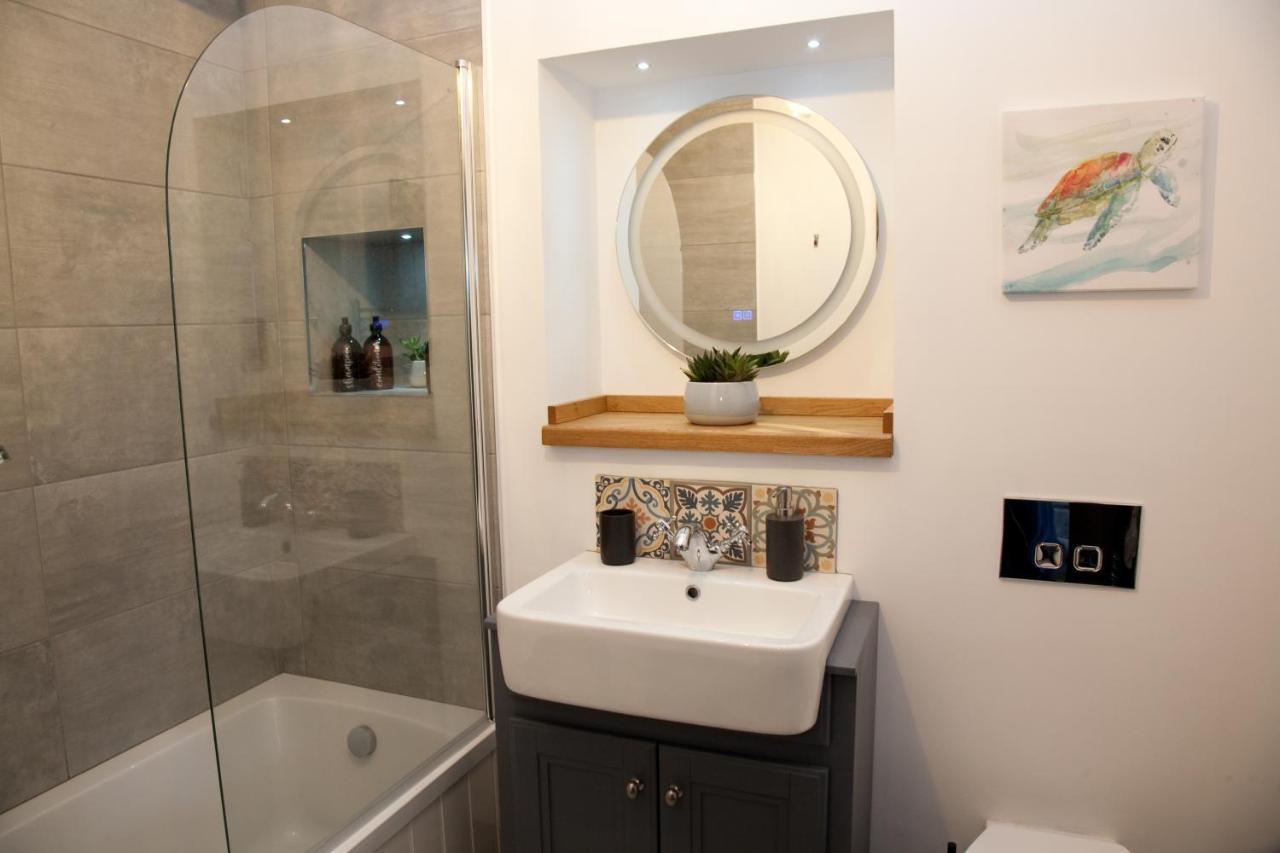 Little Elm - Luxury From Home, Free Parking, 30-40 Mins Walk From Centre Apartment Bath