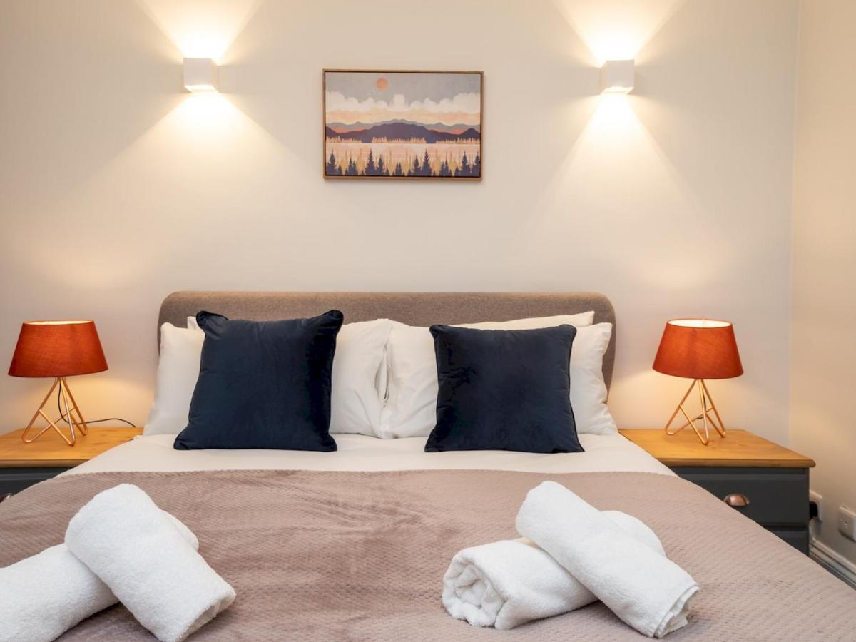 Pass The Keys Stunning 2 Bed With On Premises Parking *