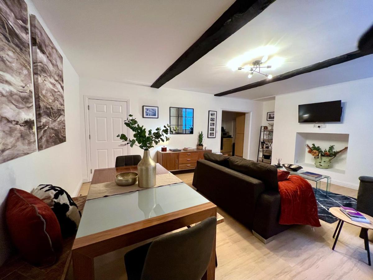 Superbly Located 2 Bedroom Luxury Apartment Bath