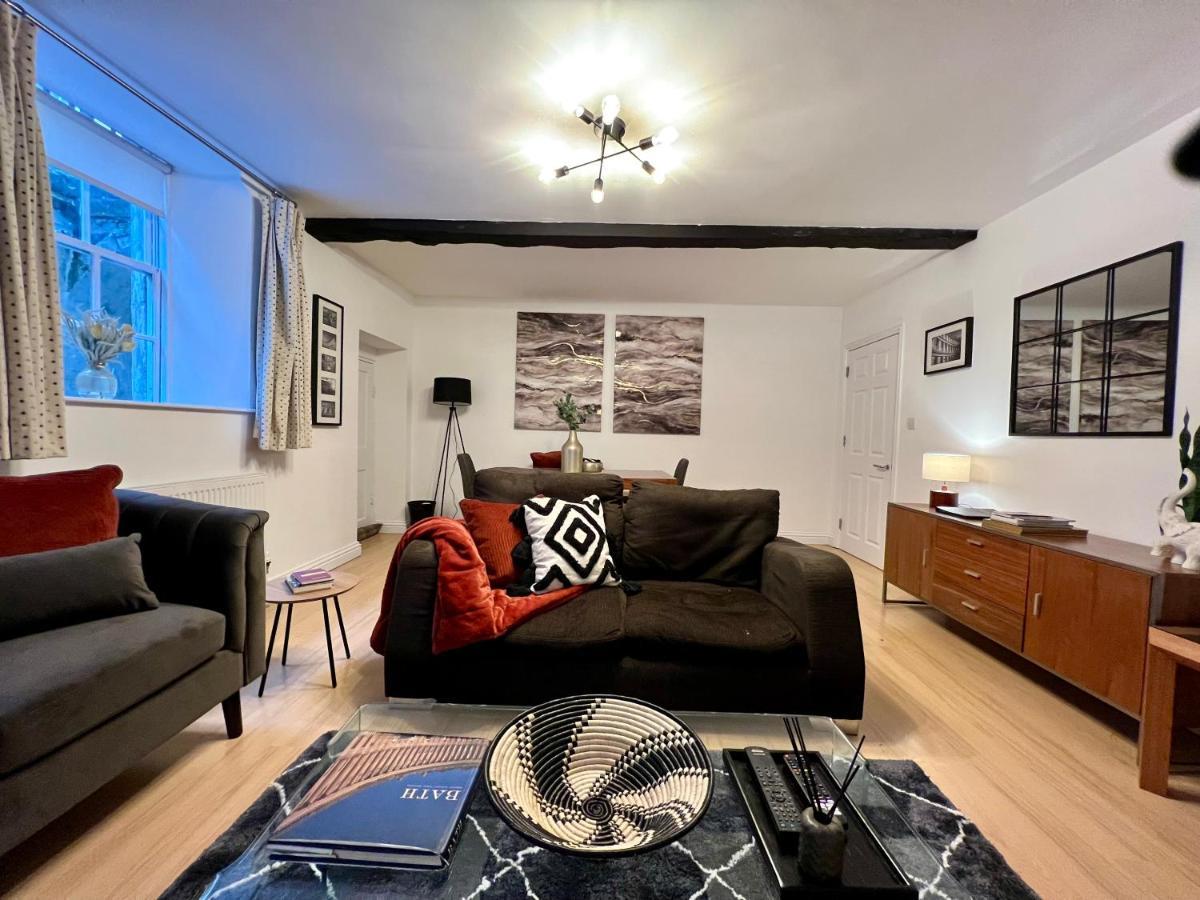 Superbly Located 2 Bedroom Luxury Bath