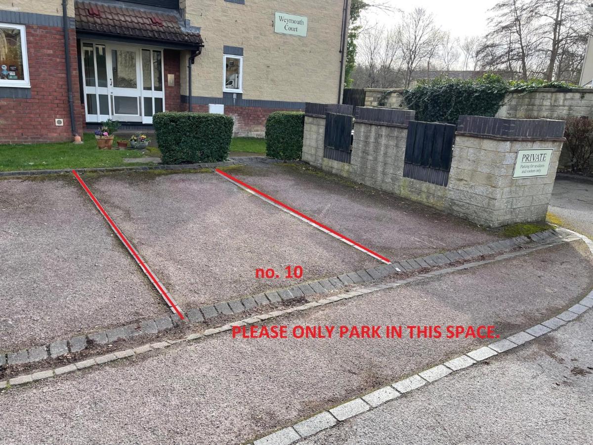 Spacious Maisonette With Parking - 10 Mins Walk From Abbey - 2 Bed & 2 Apartment