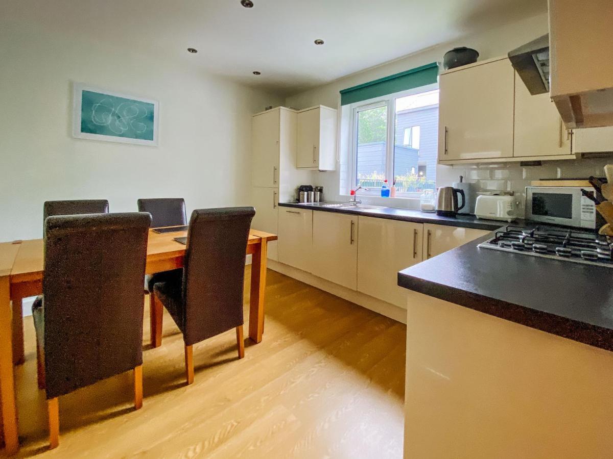 Apartment Beautiful, Contemporary 3 Bedroom *