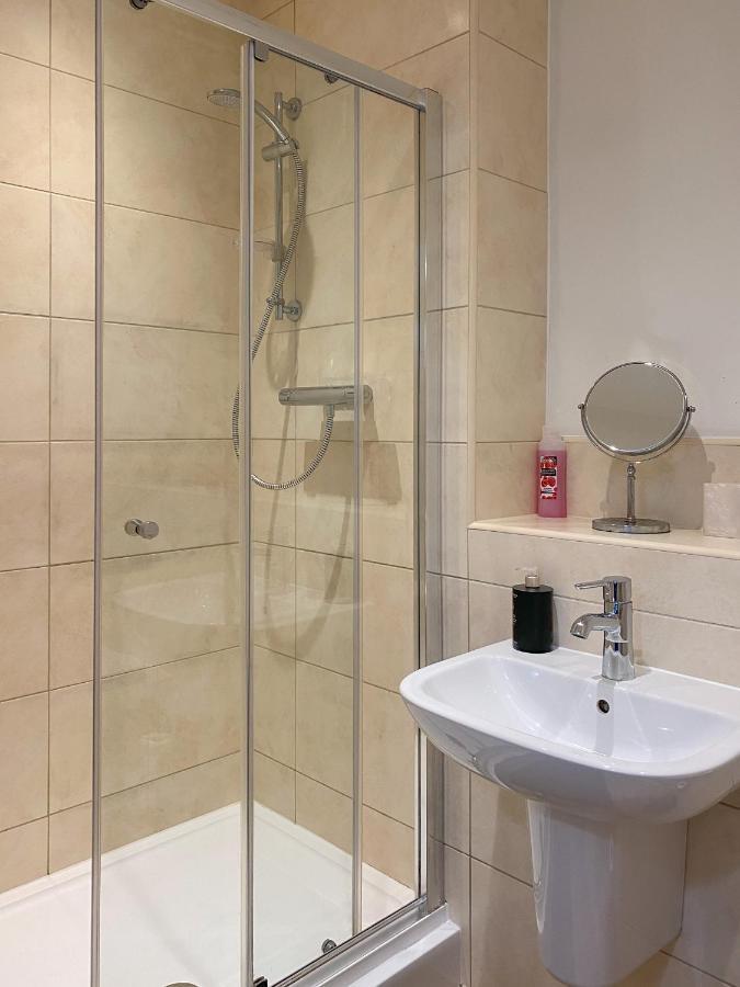 Apartment Beautiful, Contemporary 3 Bedroom *