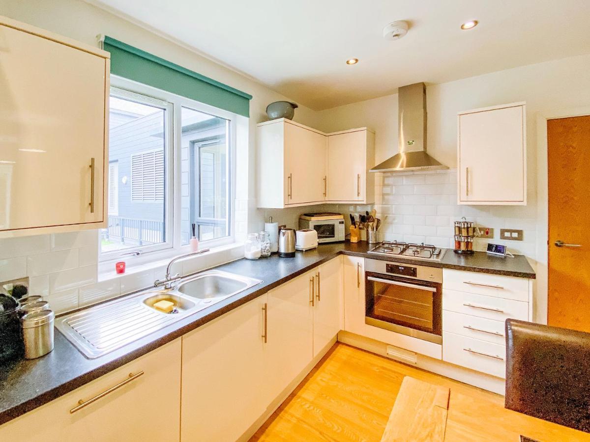Apartment Beautiful, Contemporary 3 Bedroom *