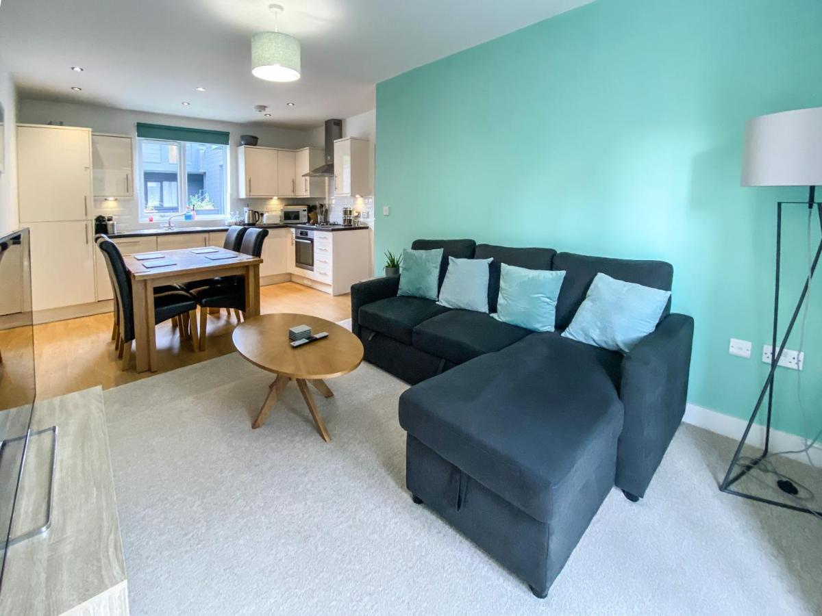 Beautiful, Contemporary 3 Bedroom Bath