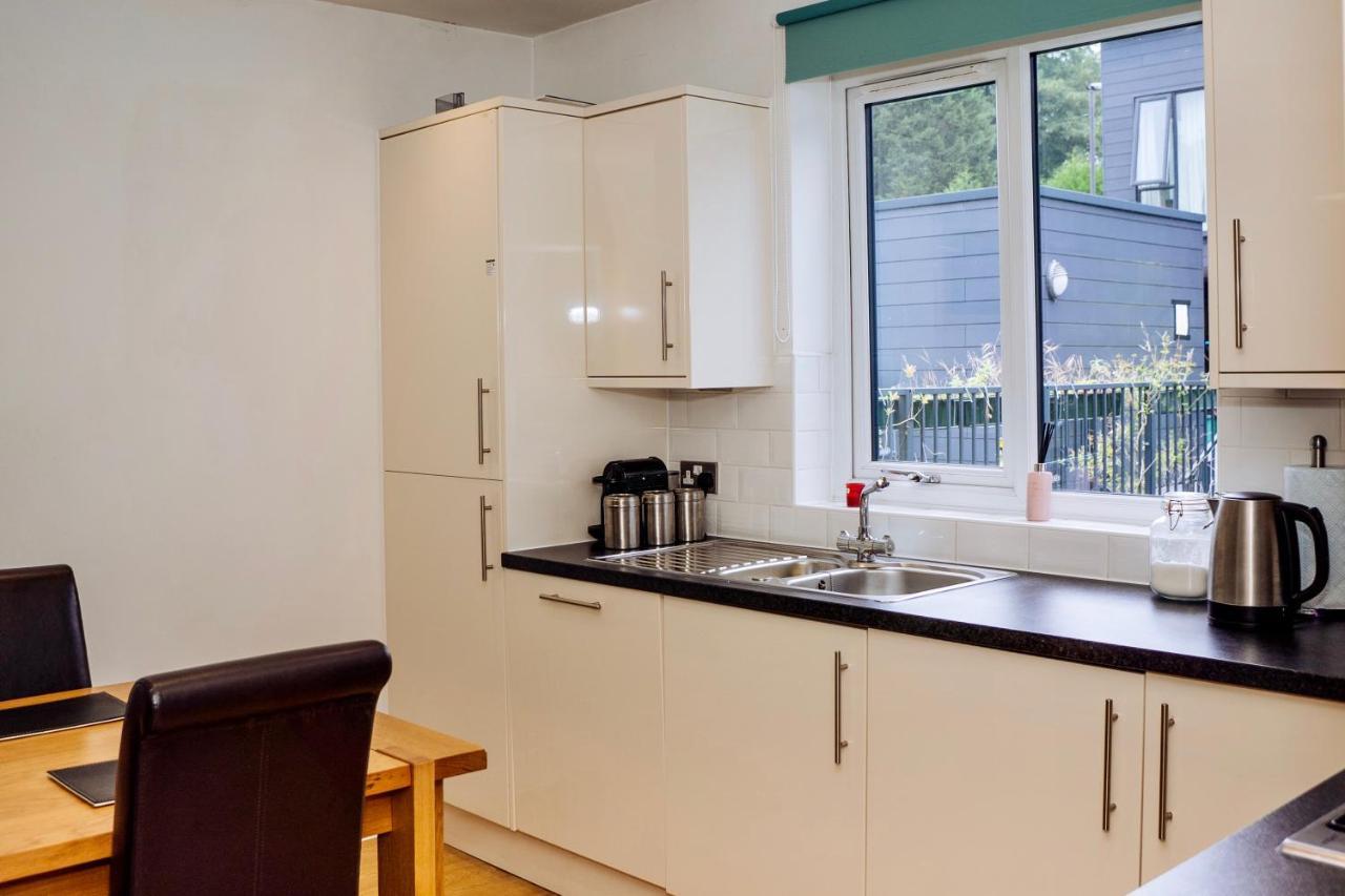 Beautiful, Contemporary 3 Bedroom * Bath