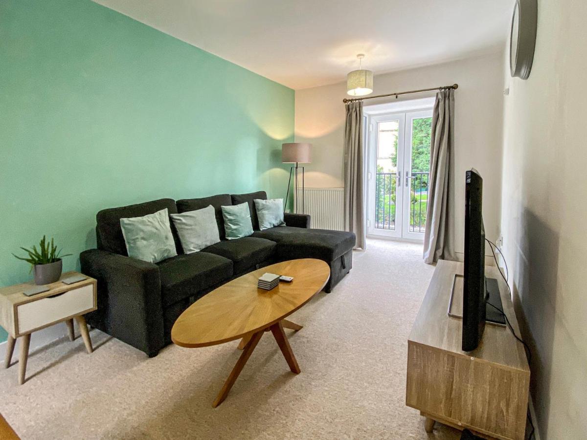 Beautiful, Contemporary 3 Bedroom *