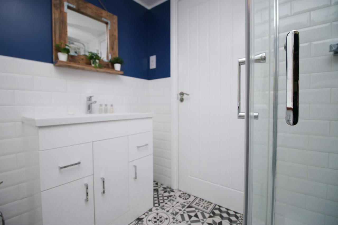 Oldfield 2 By Mgroupsa * Bath