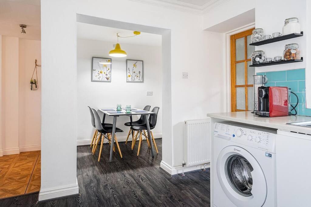 Holiday home Brand New Lsiting!wonderful One Bedroom Bath