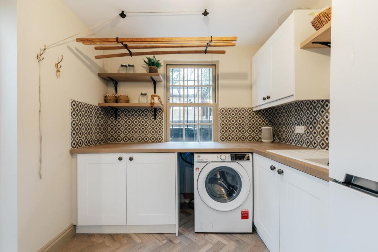 Townhouse With Garden & Free Parking