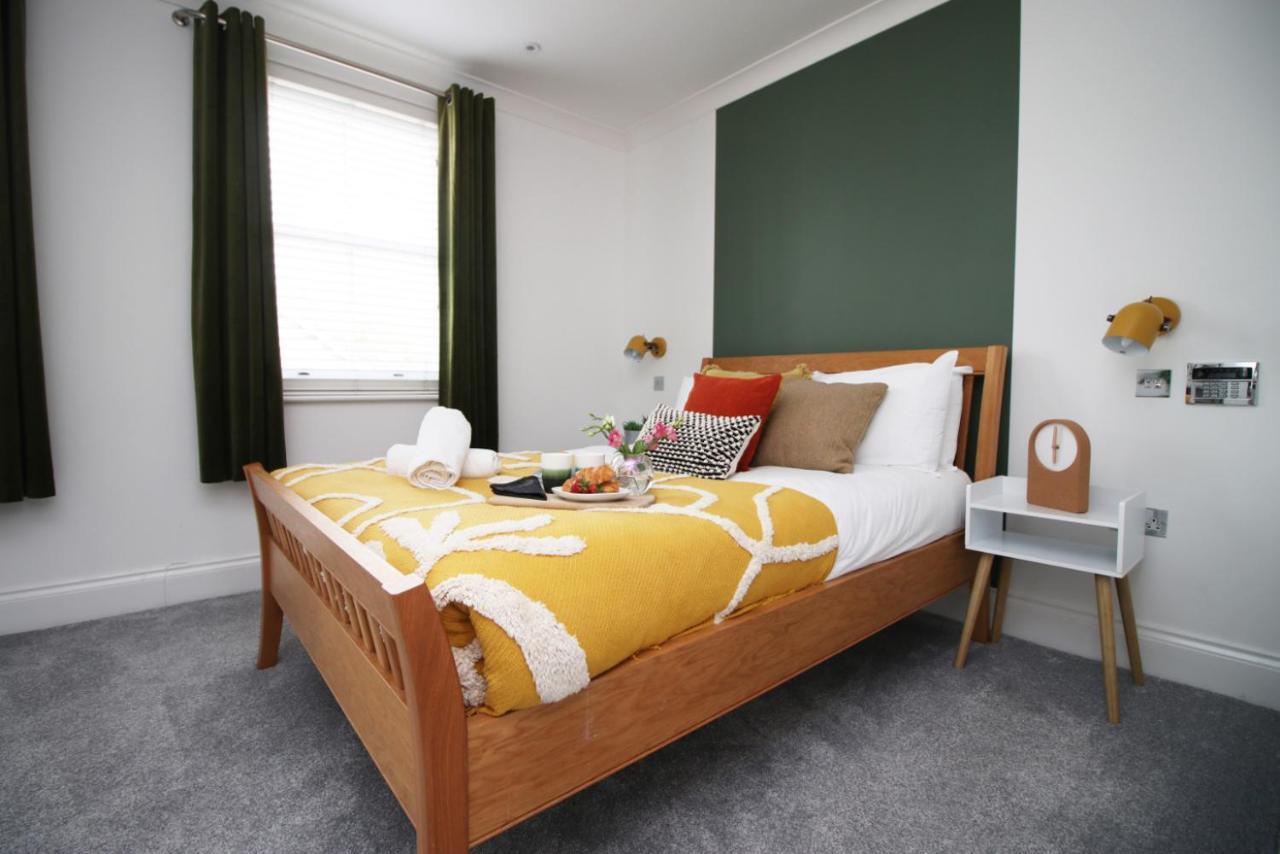 Townhouse Retreat: Luxury With Garden Holiday home *