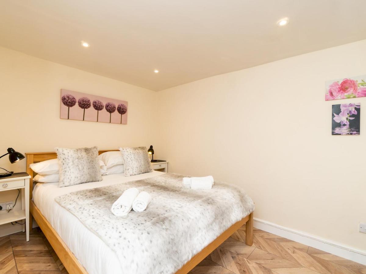 Pass The Keys Lovely 1 Bed With Free Parking Apartment Bath
