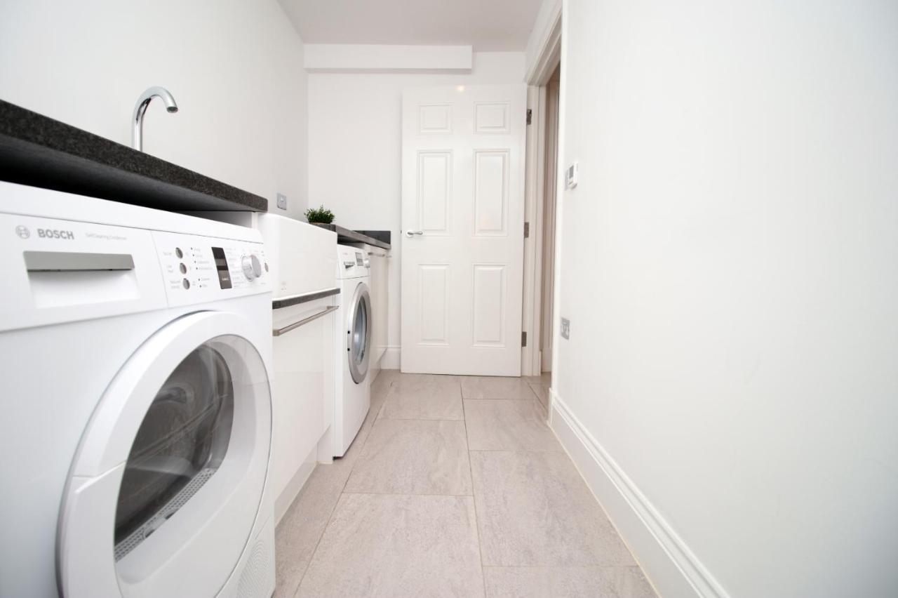Townhouse Retreat: Luxury With Garden Holiday home Bath