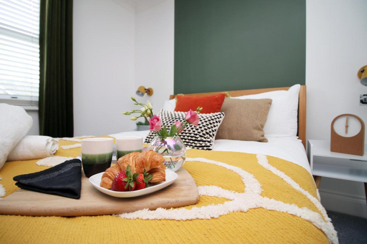 Townhouse Retreat: Luxury With Garden Bath