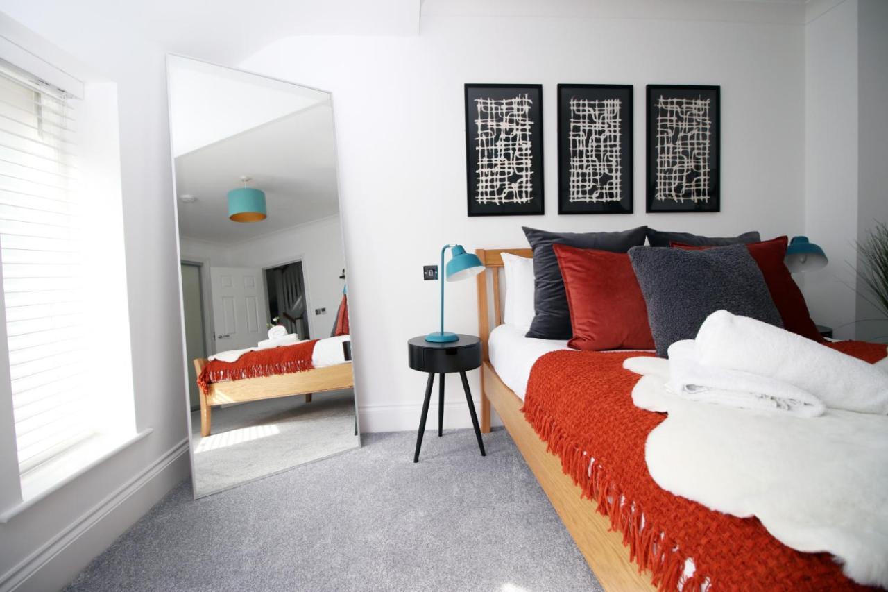 Townhouse Retreat: Luxury With Garden Bath